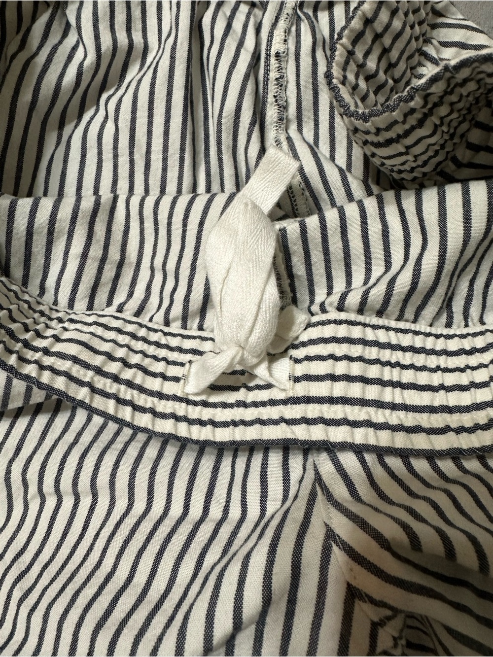 Uniqlo Black and White Striped High-Waist Women’s Shorts - Picture 4 of 4